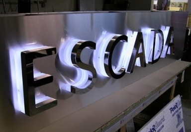 LÀM CHỮ NỔI GẮN LED HẮT CHÂN ĐƠN GIẢN