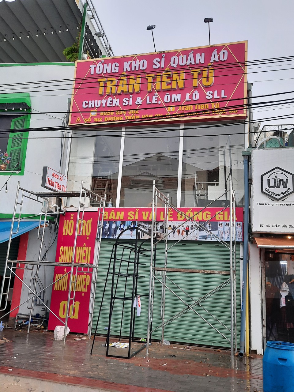 Thi Công Biển Hiệu Kho Sỉ Quần Áo Trần Tiên Tú