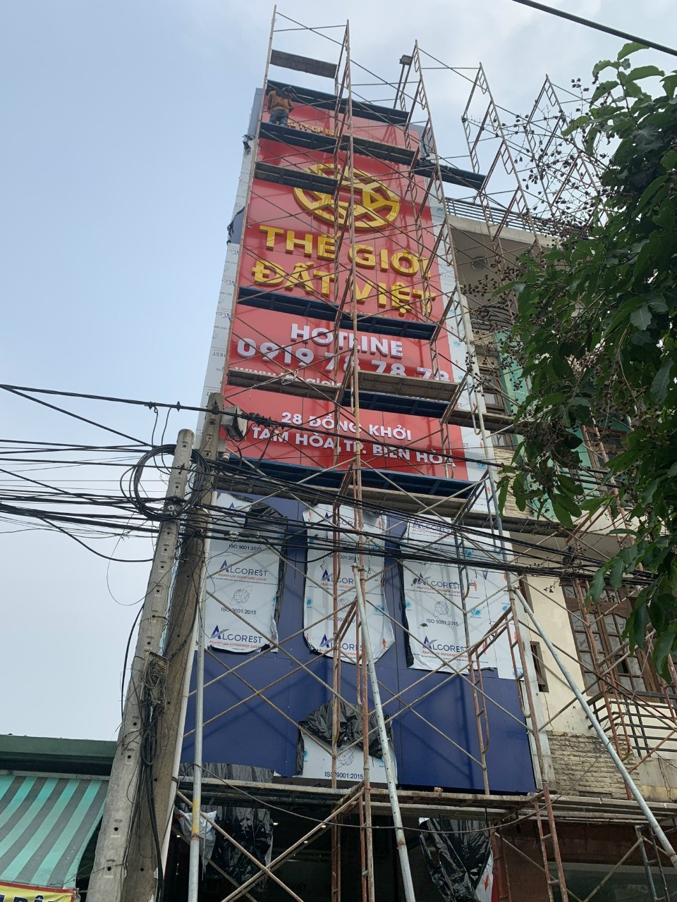 Thi công bảng hiệu BĐS THẾ GIỚI ĐẤT VIỆT