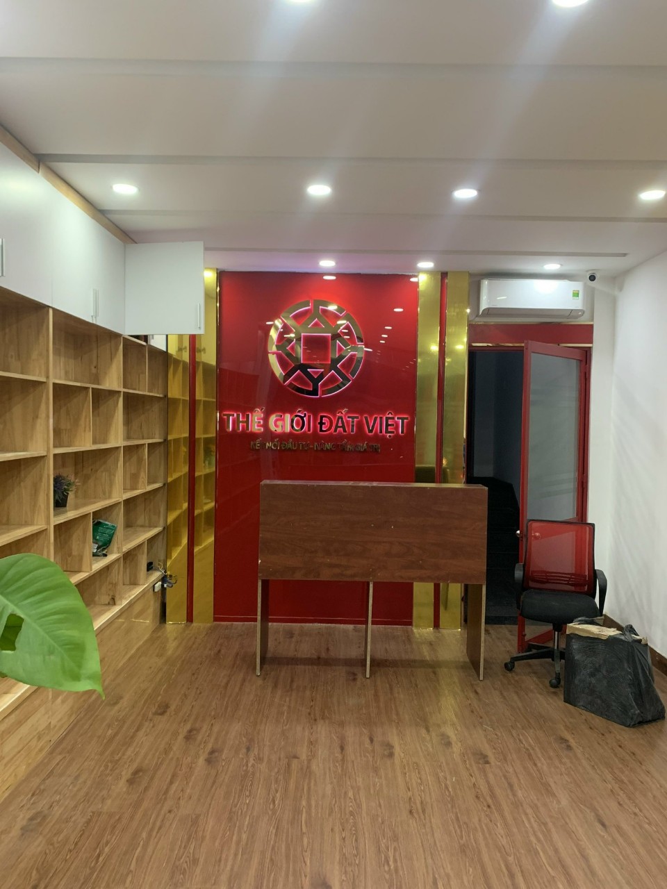 Thi Công Biển Hiệu Địa Ốc Nguyễn Gia