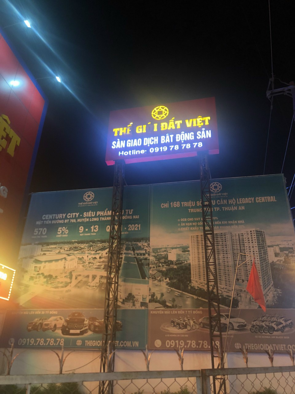 Thi công bảng hiệu BĐS THẾ GIỚI ĐẤT VIỆT