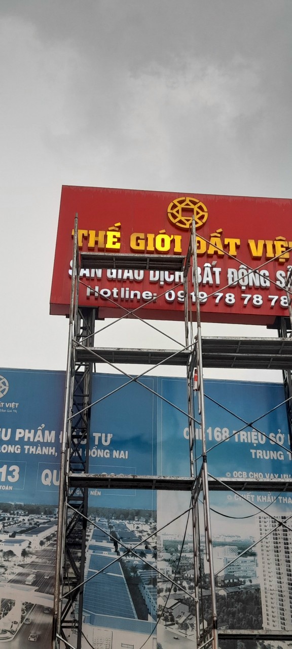 Thi công bảng hiệu BĐS THẾ GIỚI ĐẤT VIỆT