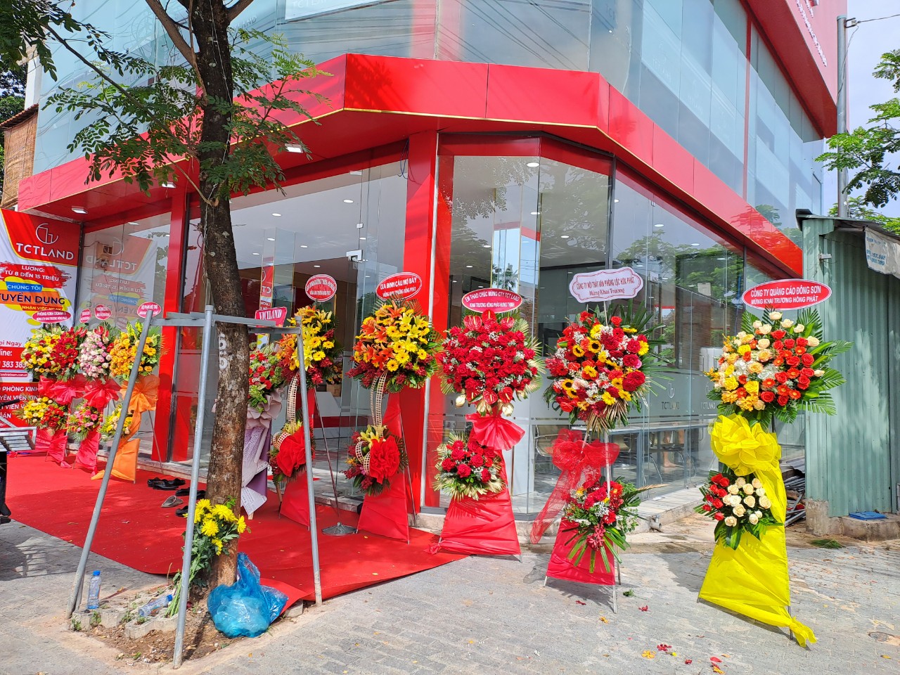 Thi công bảng hiệu BĐS TCTLAND