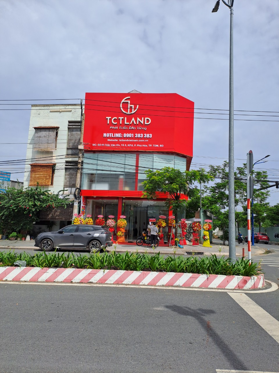 Thi công bảng hiệu BĐS TCTLAND
