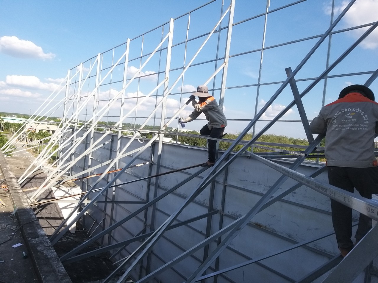 Thi công bảng hiệu Kim Oanh Group Chi Nhánh Bến Cát