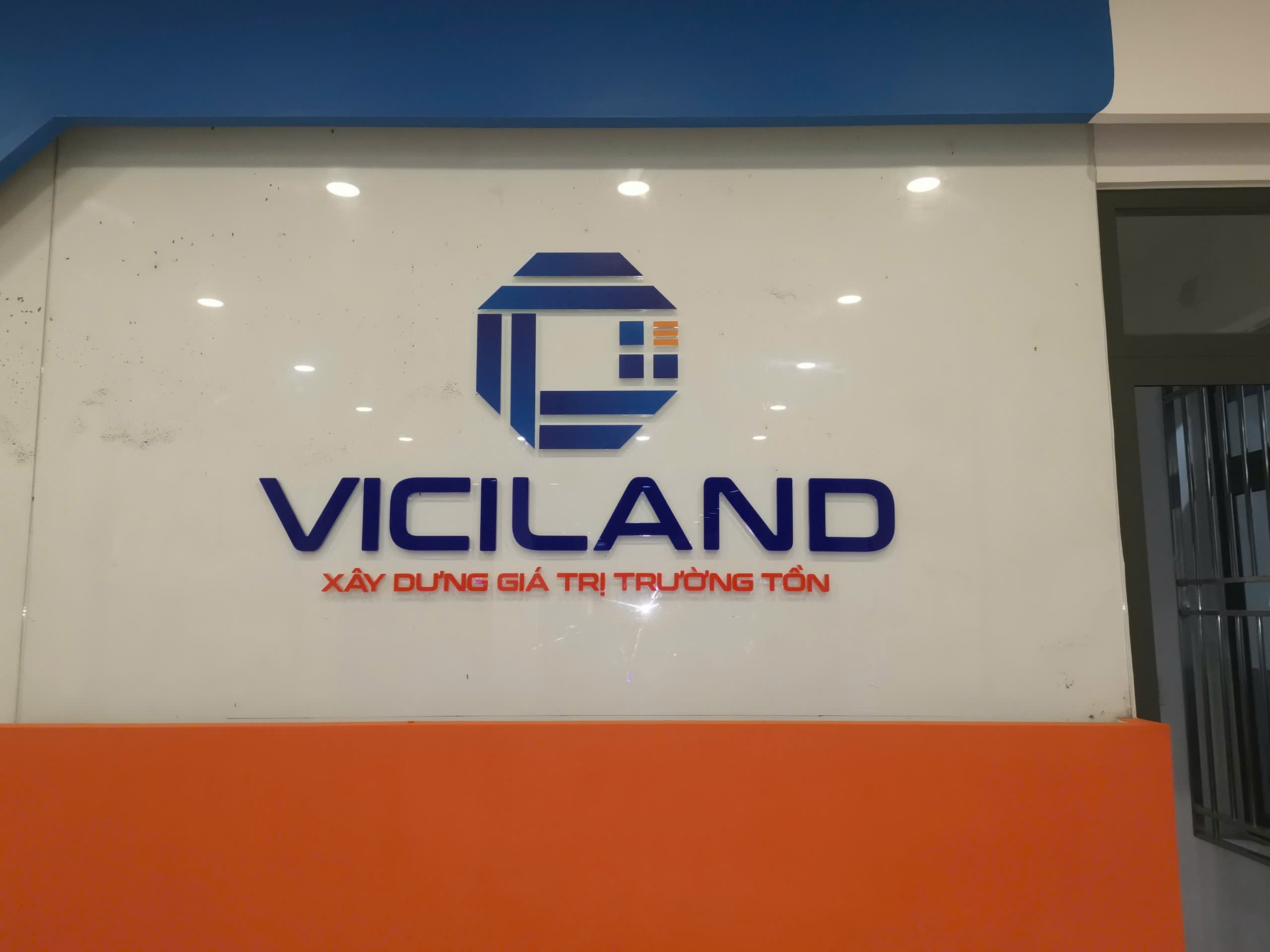 Thiết kế - thi công bảng hiệu VP công ty BDS Viciland