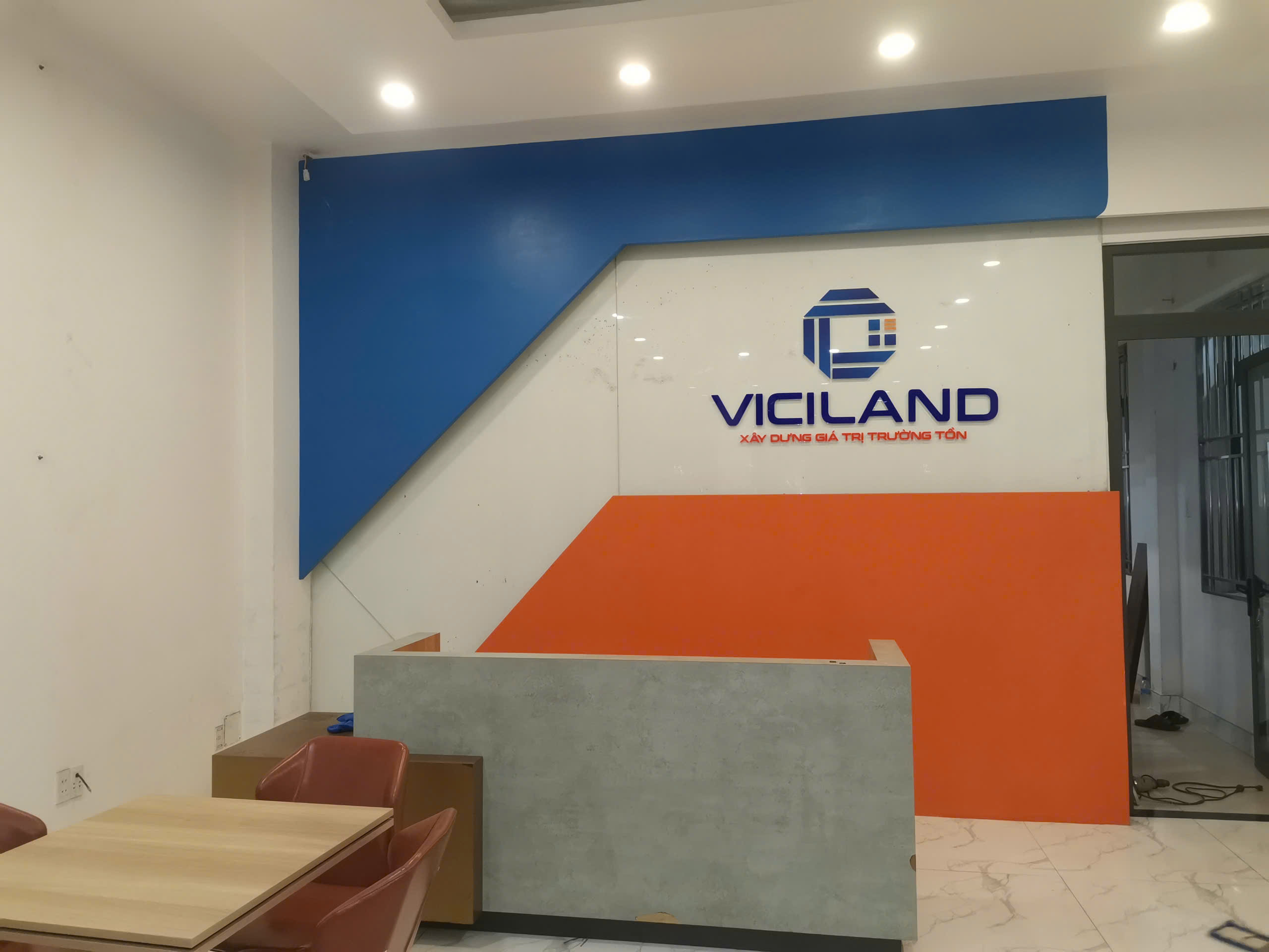Thiết kế - thi công bảng hiệu VP công ty BDS Viciland