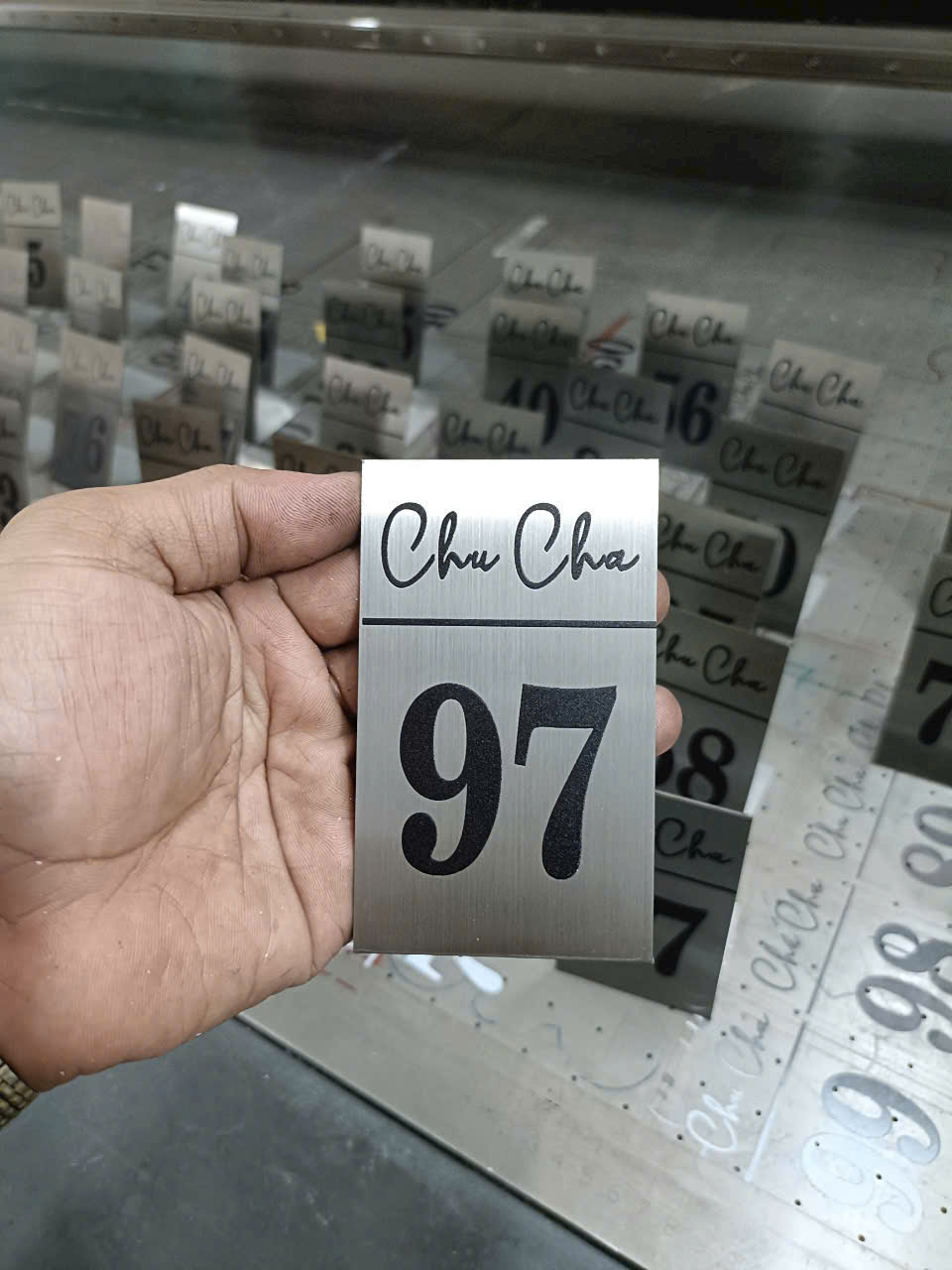 In Uv, khắc trên mọi chất liệu, gỗ, kính... 