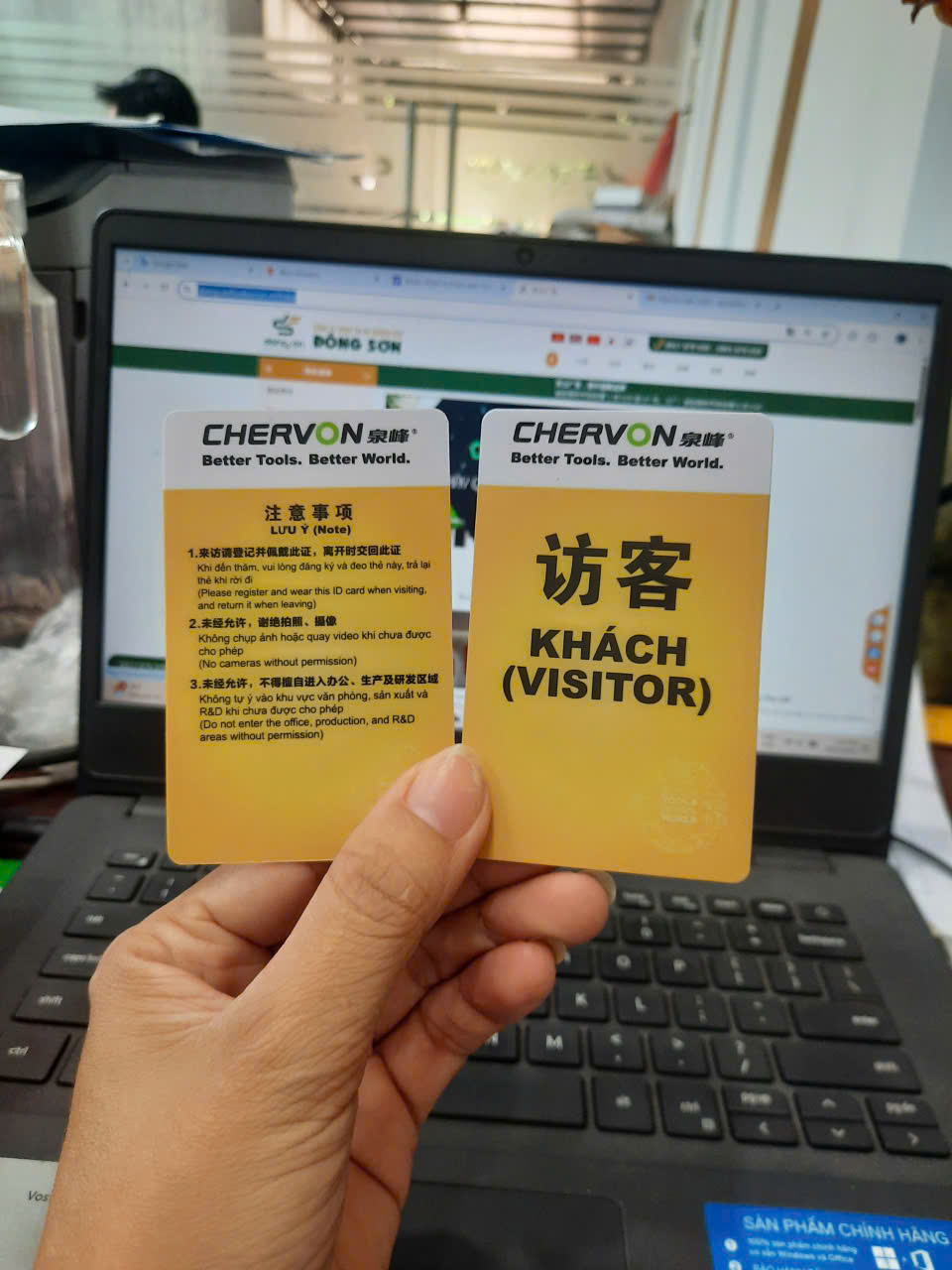 Cung cấp thẻ tên Cho Công ty, trường học - Quảng Cáo Đông Sơn