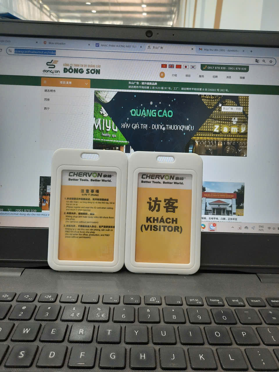 Cung cấp thẻ tên Cho Công ty, trường học - Quảng Cáo Đông Sơn